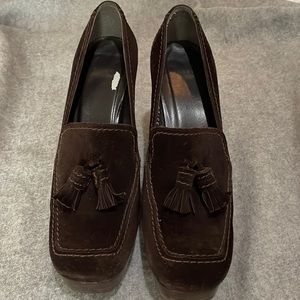 Stuart Weitzman brown suede platform heels with tassel. Size 10.
